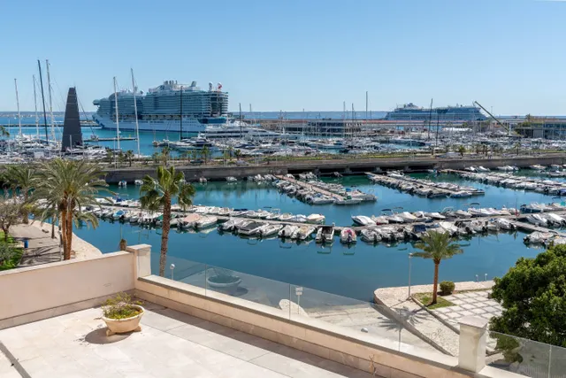 Espectacular piso con terraza y vistas al puerto en Can Bárb - foto 3