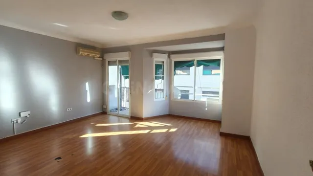 Vivienda con balcón en Alicante a metros del Hospital Genera - foto 5