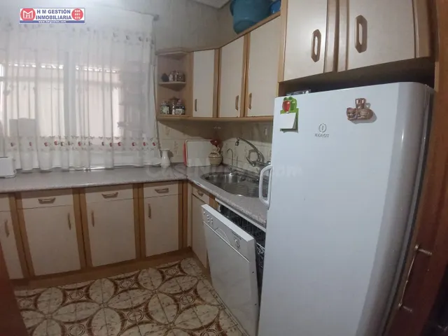 CASA EN ESQUINA EN ZONA PROXIMA A MERCADONA Y ZONA CENTRO - foto 4