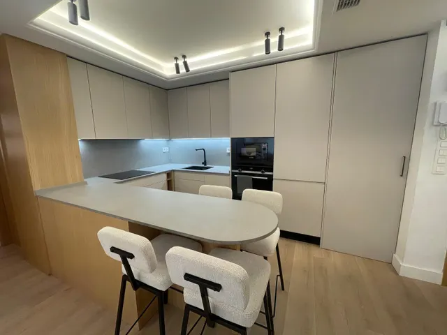 Piso de Lujo TOTALMENTE REFORMADO en Alquiler | Centro - Figares, Granada Referencia: DLR00282 — 6