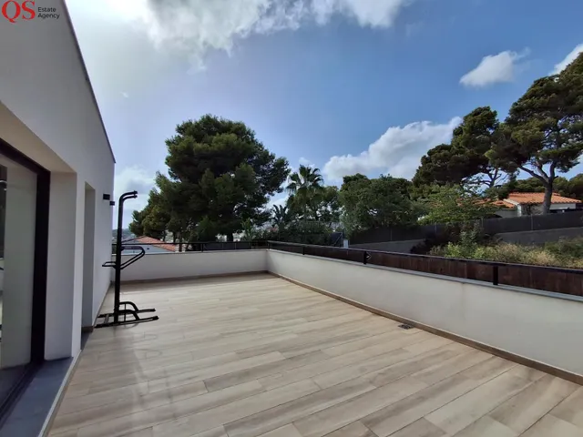 Villa contemporánea con piscina y vistas panorámicas al mar en Cunit — 50