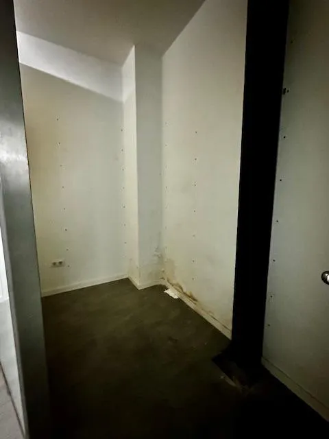 SE VENDE LOCAL EN RUZAFA — 9