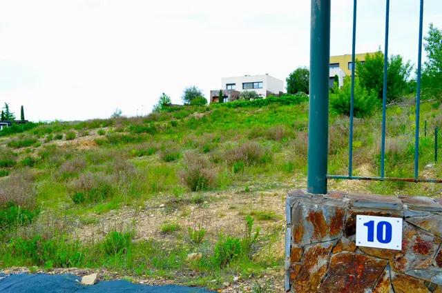 SOLAR EN LA PRESTIGIOSA ZONA DEL GOLF DE MASIA BACH — 3