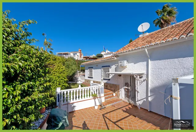 Chalet independiente con piscina privada y vistas al mar — 25