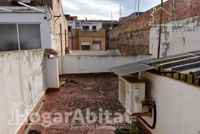 AMPLIA CASA CON TERRAZA CON MUCHAS POSIBLIDADES — 6