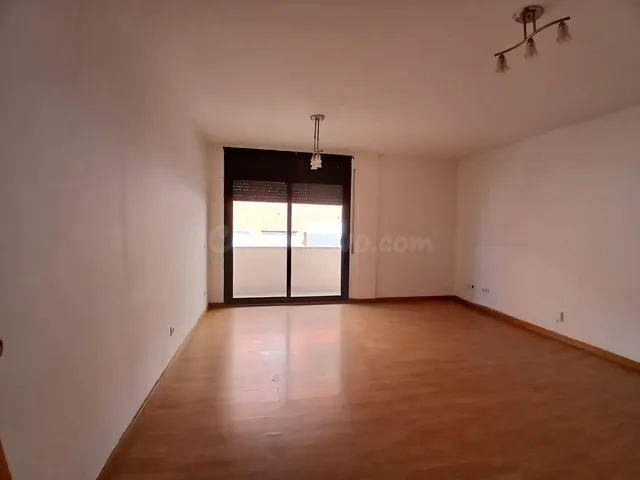 Amplio Piso con 3 habitaciones en Av. Catalunya - foto 2