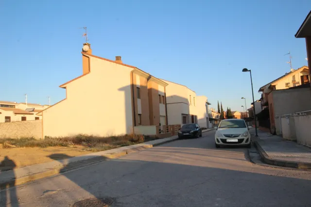Venta de solar de 300 m2 en Ejea — 3
