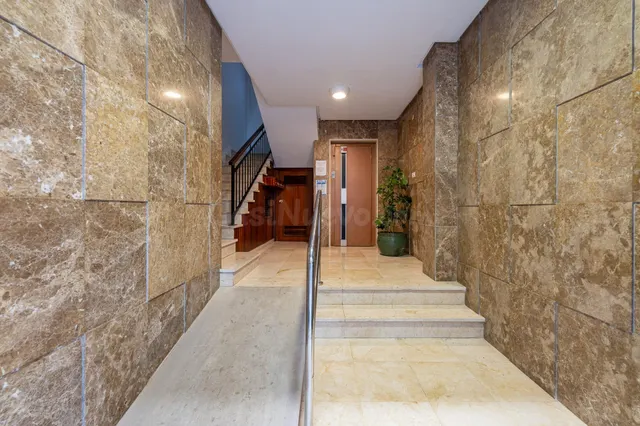 Piso con gran terraza de 29 m2 en segunda línea de playa – F - foto 5