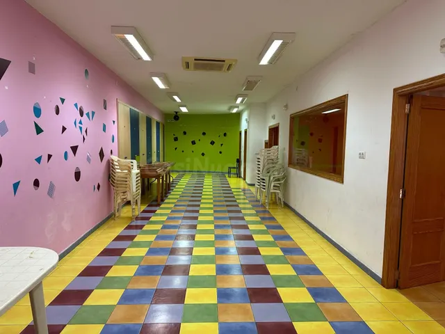 ALG661 - DOS LOCALES COMERCIALES DE 135M2 EN LA AVDA PAÍS VA