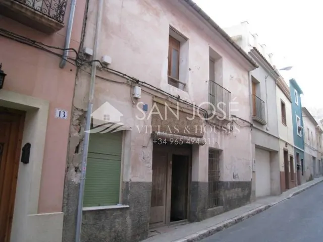 VENTA DE CASA PARA REFORMAR EN ASPE