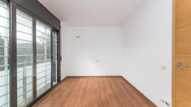 CASA EN VENTA OKUPADA EN SANT PERE DE VILAMAJOR — 12