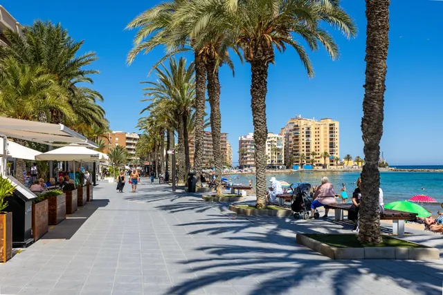 APARTAMENTO DE 3 DORMITORIOS 1 BAÑO 1 ASEO EN TORREVIEJA (PLAYA DEL CURA) — 28