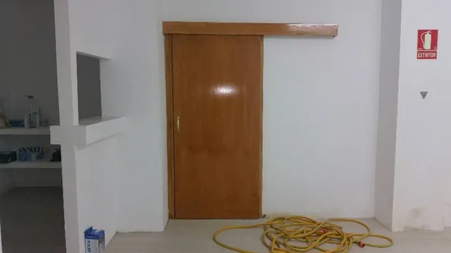 EN VENTA LOCAL COMERCIAL EN LOS CRISTIANOS — 12