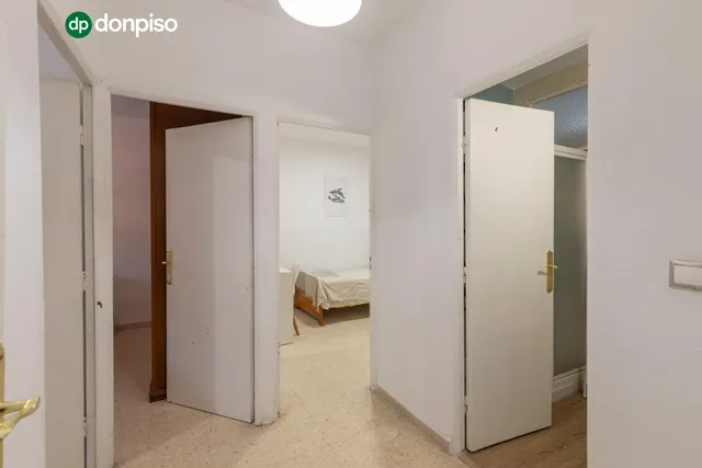 Piso ideal para inversión con alta rentabilidad junto a facultades de  Cartuja en Granada — 13