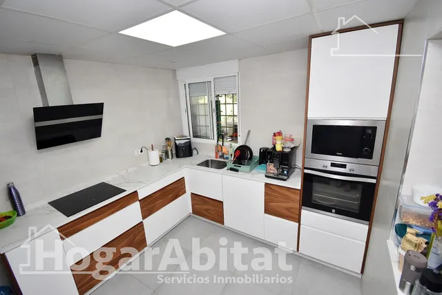 ¡chalet con piscina, zona de aparcamiento, placas solares y gran parcela! — 44