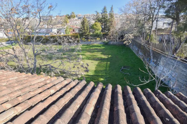 CASA Y PARCELA PARA USOS MULTIPLES. ZONA SERRALLO — 13