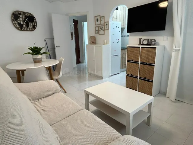 Apartamento de Alquiler en Primera Línea de Playa, (Mezquiti