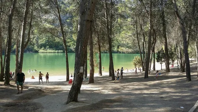 Parcela de 801m2 prácticamente llana, con muy buenas vistas — 26