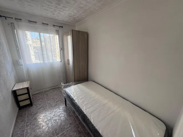 Alta rentabilidad: piso de 4 dormitorios, semireformado, amueblado a estrenar en Alicante, listo para entrar a vivir, a 4 km de la playa — 11