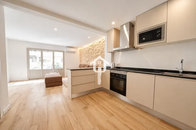 Entreplanta totalmente reformada con 2 patios en exclusiva en zona benalúa de Alicante — 6