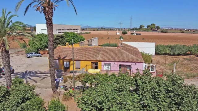 FINCA DE 37.000 M2 CON 3 VIVIENDAS DE MAS DE 700 M2 - foto 2
