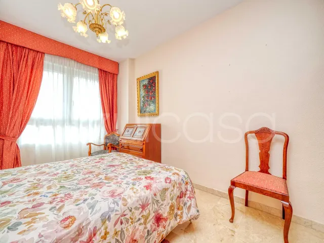 Piso en venta de 4 dormitorios y 2 baños completos con garaje Junto al Mercado Central de Alicante — 20