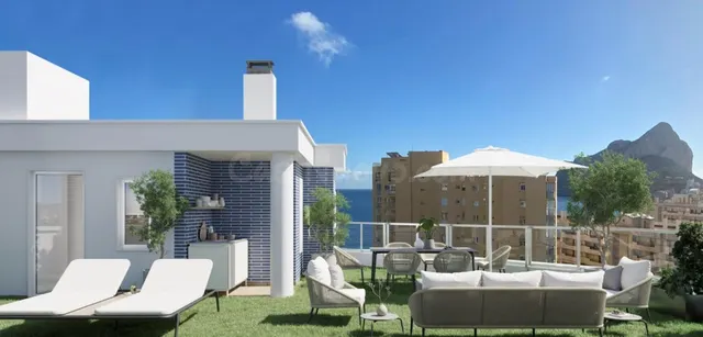 Exclusivo Ático con Terraza Panorámica al Mar