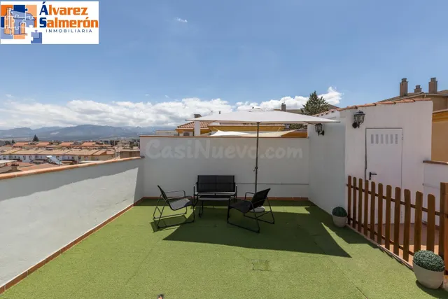 Ático con gran terraza y garaje en el centro de Alhendín – l