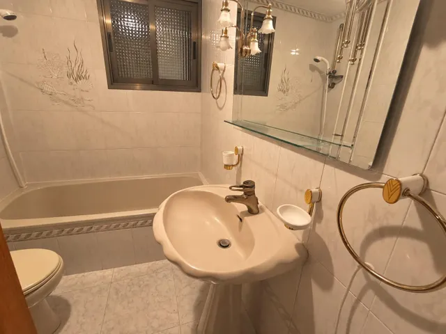 CASA ADOSADA EN VENTA CON 2 VIVIENDAS INDEPENDIENTES — 6