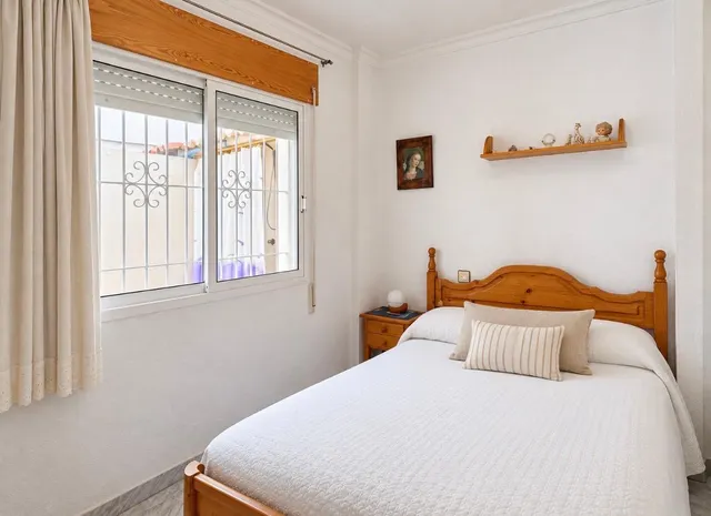 Dúplex de 4 dorm. y garaje en Torre de la Horadada – A 150 metros de la playa — 17