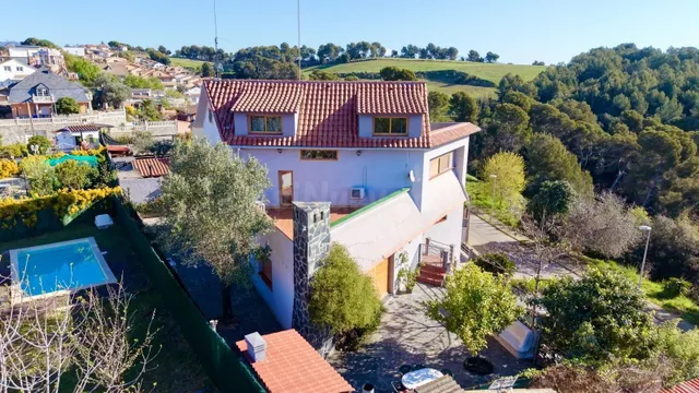 En venta casa a cuatro vientos en Sentmenat – Espacio, luz,  - foto 2