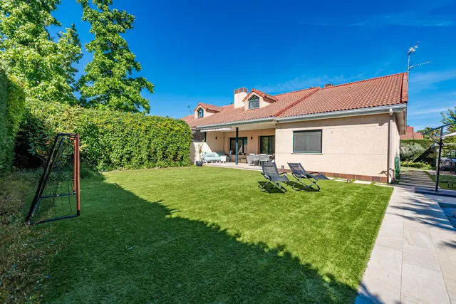 MAGNÍFICO CHALET EN LA SIERRA DE GUADARRAMA PARA VIVIR EN UNA PLANTA Y LISTO PARA ENTRAR A 25 MINUTOS DE MADRID CON PORCHE, JARDÍN Y PISCINA — 42