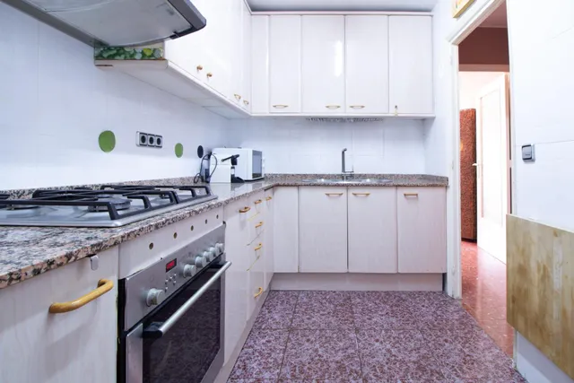 CENTRICO , SOLEADO, 3 DORMITORIOS, ASCENSOR. — 6