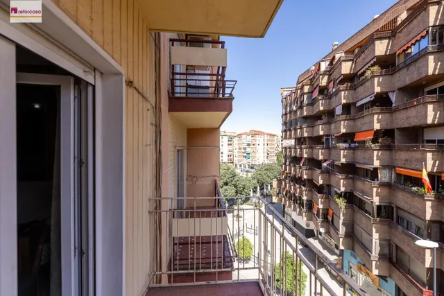 Piso para reformar junto a Plaza Einstein – 3 dormitorios y vistas despejadas — 27