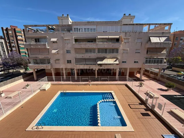 Amplio y Luminoso Apartamento en Altozano, Alicante — 2