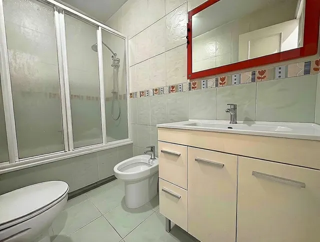 Piso de 3 dormitorios y 2 baños con terraza, piscina y garaje cerrado en La Ermita, Algeciras — 18