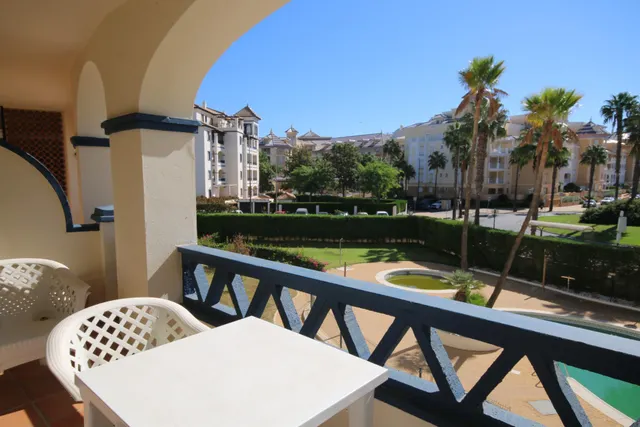 Apartamento con 2 suites y terraza en Residencial El Faro, Isla Canela — 3