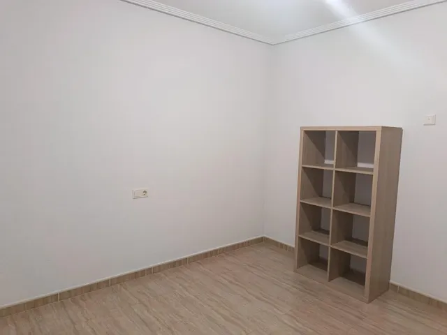 Se vende piso para entrar a vivir a 20 minutos de Alicante, con todos los servicios a mano, ascensor, plaza de garaje y trastero — 15