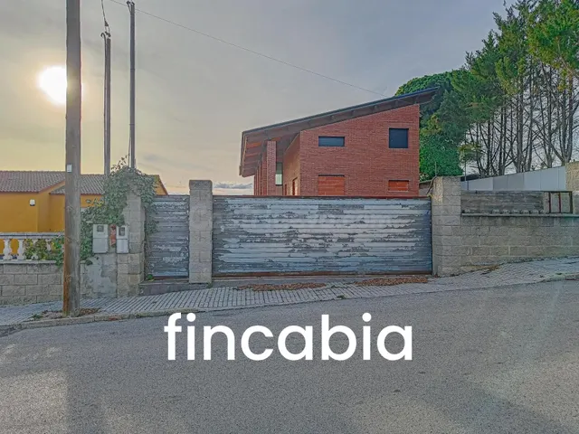 Casa unifamiliar aislada con piscina en venta en Sils: 459 m - foto 5