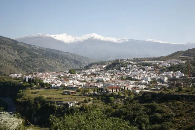 Solar con proyecto y licencia 10 viviendas, garajes y traste - foto 2