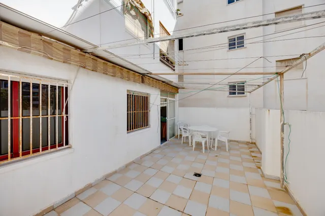 Gran piso de 4 dormitorios y dos baños en el corazón de Torrevieja, a menos de 500 metros del mar — 27