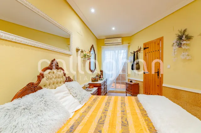 Amplia casa de pueblo con 6 habitaciones en Moncada — 16