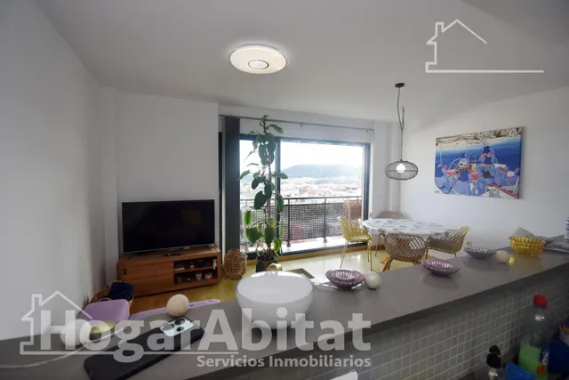 ¡Vistas panorámicas! Alto, bonito y luminoso con ascensor y balcón, cerca del centro — 24