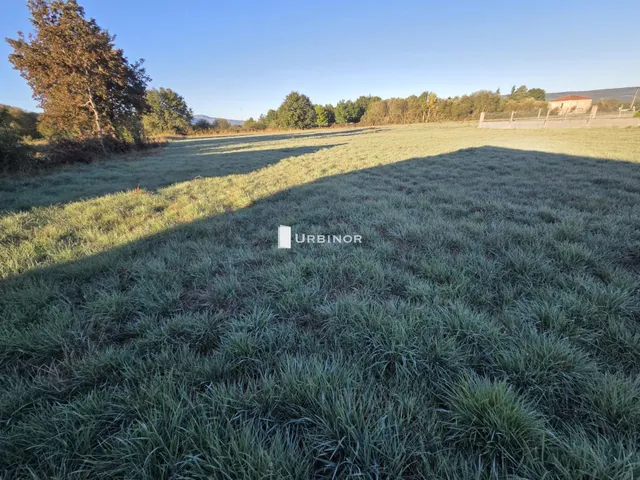 CASA reformada, con finca llana 3.300 m2 a 10 km. XINZO DE LIMIA. — 25