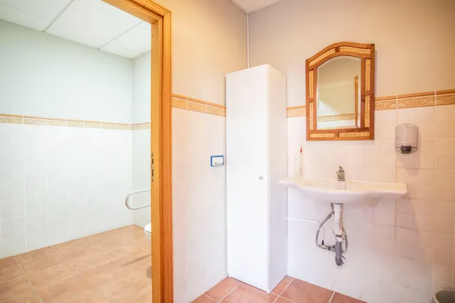 LOCAL CON POSIBILIDAD DE CAMBIO DE USO A VIVIENDA EN TOSCAL LONGUERA — 10