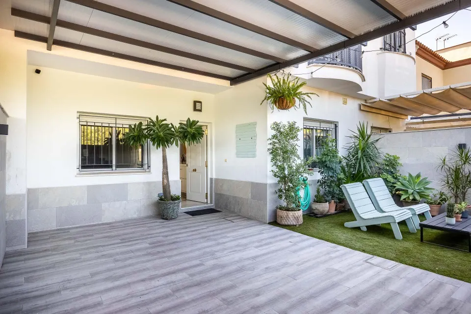 Vivienda adosada reformada, amplia y lista para entrar a vivir