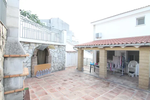 CASA A TRES VIENTOS CON 4 habitaciones, AMPLIO GARAJE Y PATI