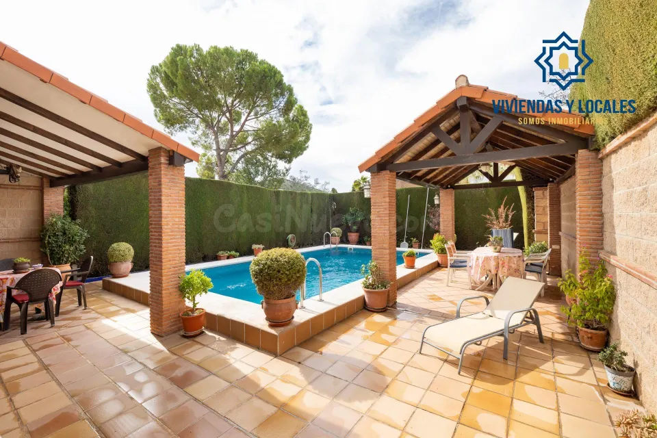 VIVIENDA PAREADA EN MONTELUZ
