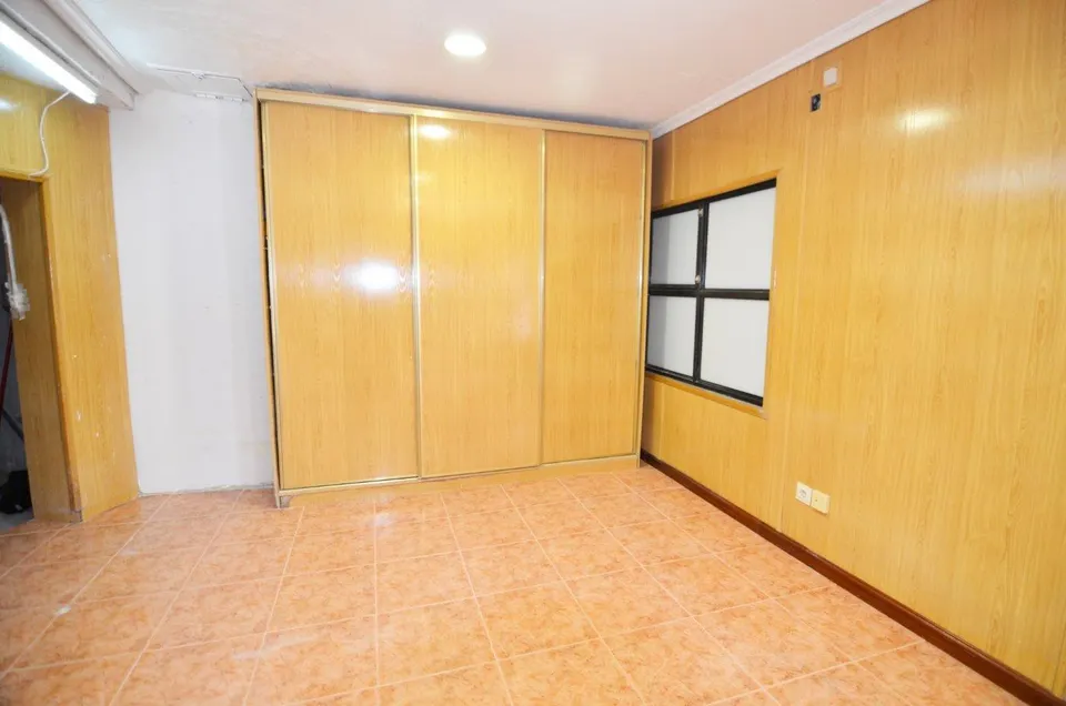 Urbis te ofrece un local en venta en zona La Vega, Salamanca.