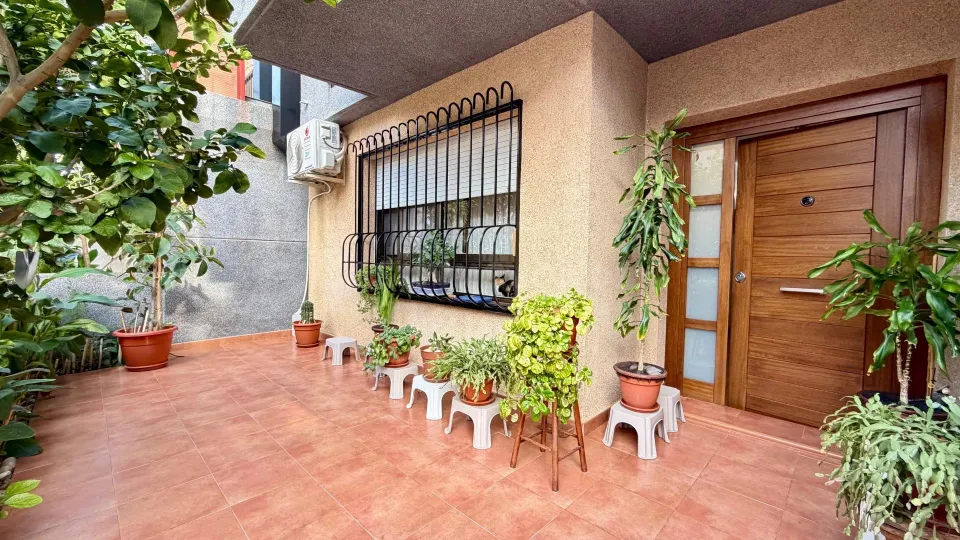 EXCLUSIVA CASA TIPO DÚPLEX TOTALMENTE REFORMADA EN CABEZO DE TORRES.